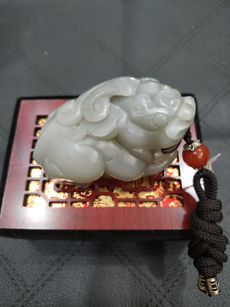 和田玉貔貅手玩件